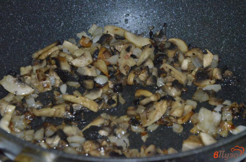Фото приготовление рецепта: Постные вареники с картошкой и грибной поджаркой шаг №10
