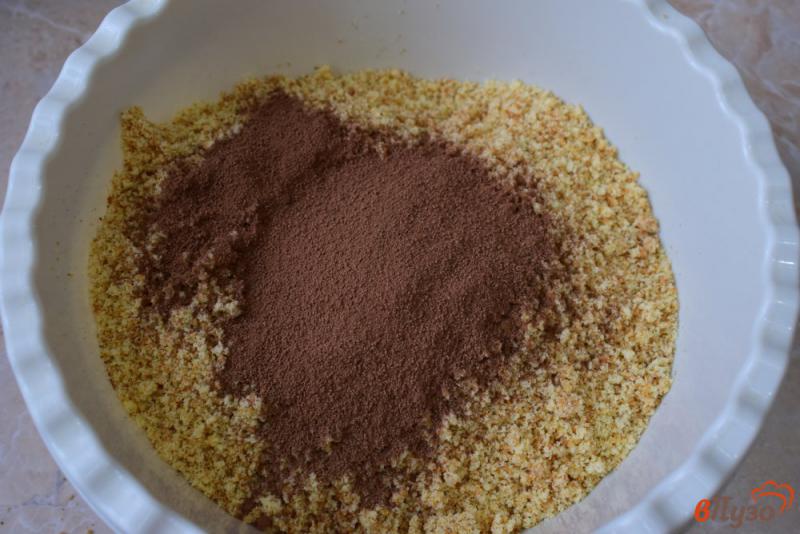 Фото приготовление рецепта: Шоколадная картошка из ванильного бисквита шаг №3