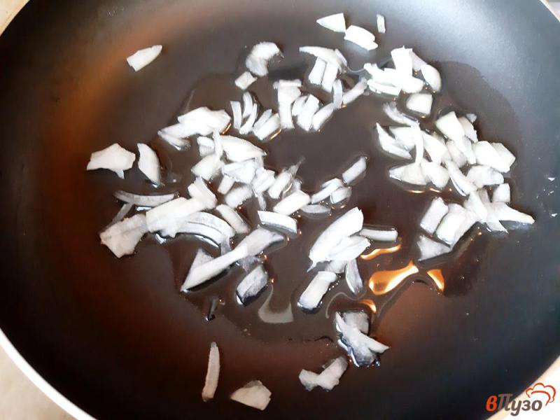 Фото приготовление рецепта: Солянка с сосисками и капустой шаг №3
