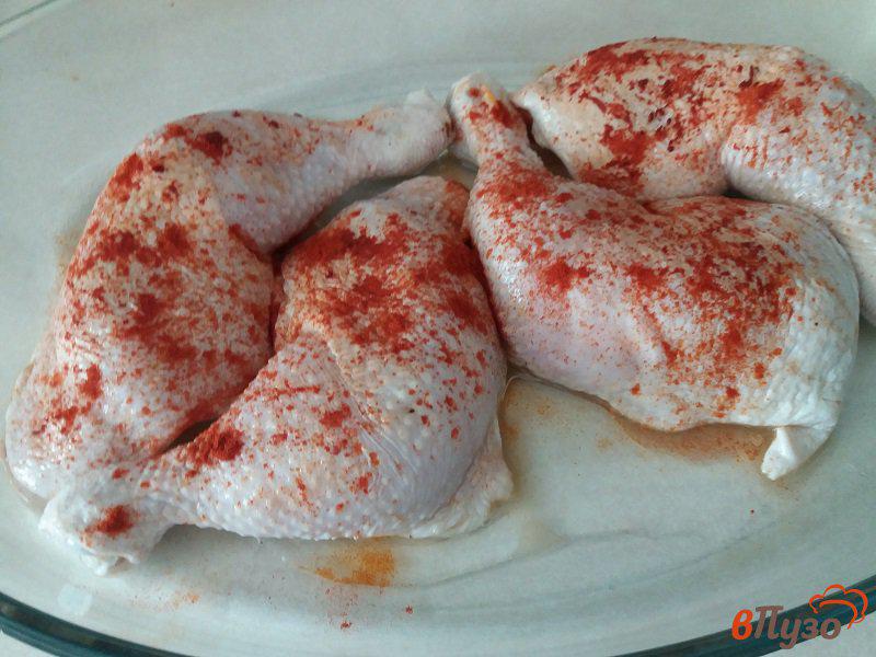Фото приготовление рецепта: Запеченные куриные окорочка маринованные в рассоле шаг №4