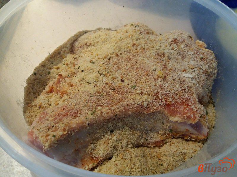 Фото приготовление рецепта: Фаршированная  грибной икрой свиная отбивная шаг №6