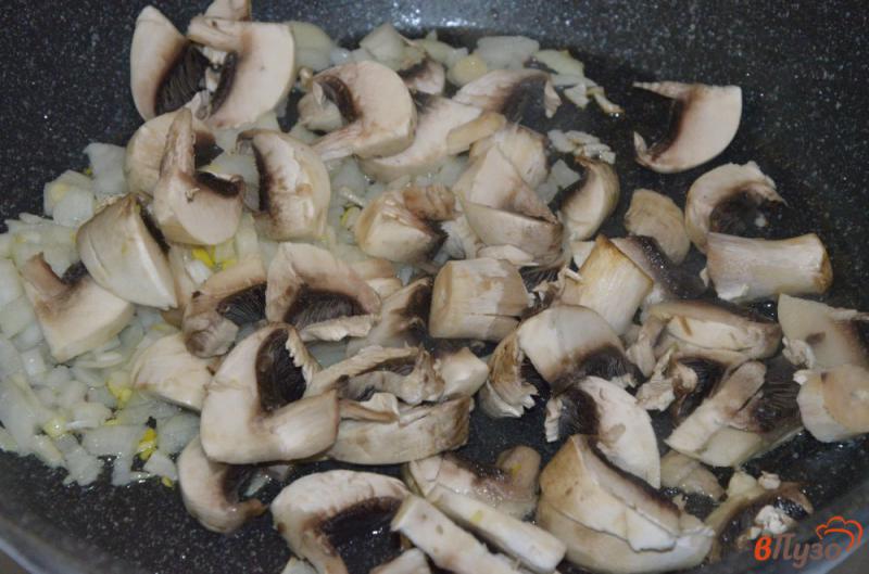 Фото приготовление рецепта: Постный грибной суп с сельдереем и нутом шаг №1