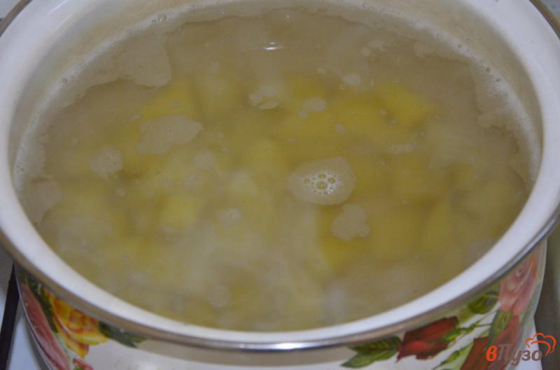 Фото приготовление рецепта: Постный грибной суп с сельдереем и нутом шаг №3