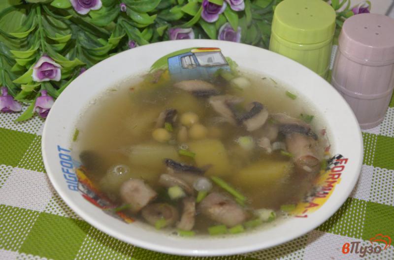 Фото приготовление рецепта: Постный грибной суп с сельдереем и нутом шаг №7