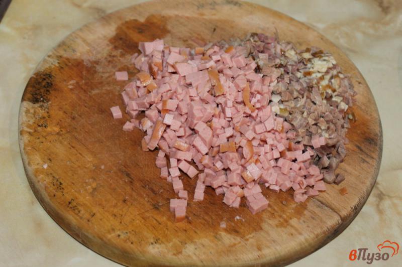 Фото приготовление рецепта: Мясная солянка с каперсами и оливками шаг №1
