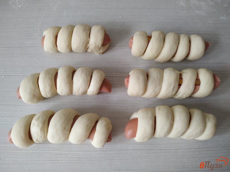 Фото приготовление рецепта: Сосиски с сыром в тесте шаг №10