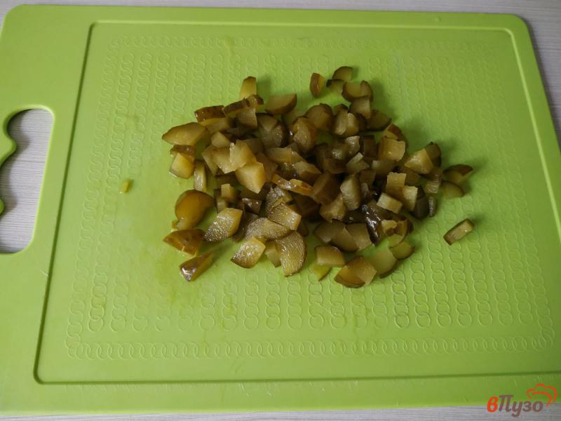 Фото приготовление рецепта: Солянка грибная на курином бульоне с молодой капустой шаг №5