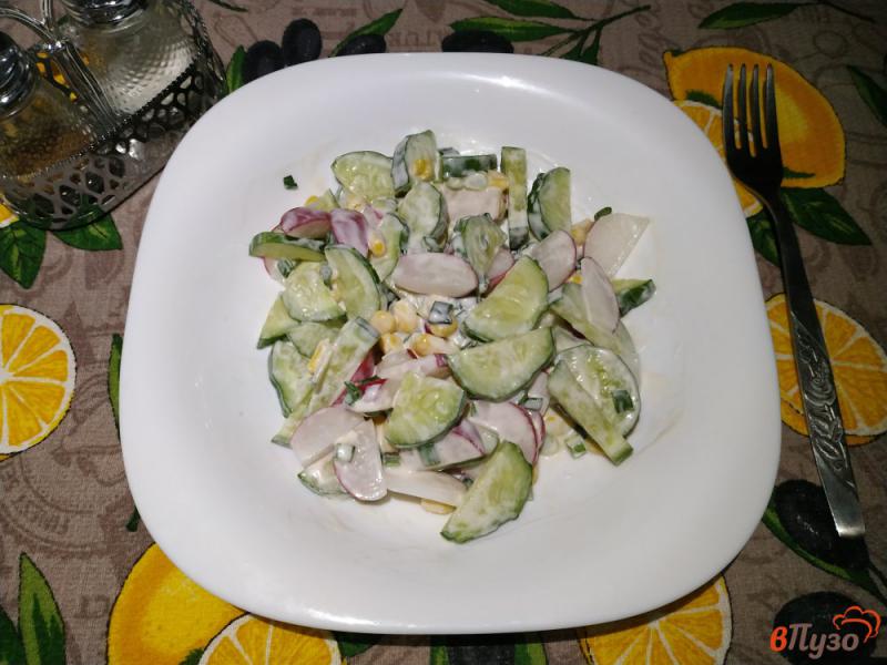 Фото приготовление рецепта: Овощной салат с кукурузой шаг №6