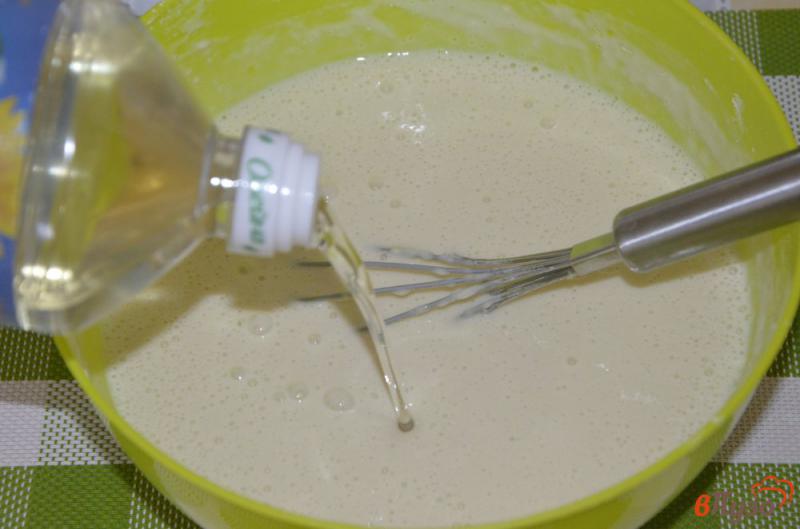 Фото приготовление рецепта: Блины на молоке со сгущенкой шаг №4