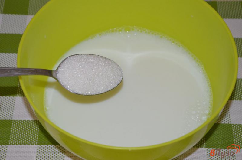 Фото приготовление рецепта: Блины на молоке со сгущенкой шаг №1