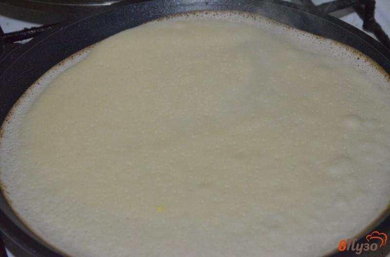 Фото приготовление рецепта: Блины на молоке со сгущенкой шаг №5