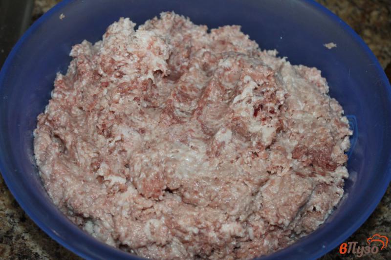 Фото приготовление рецепта: Свиные сосиски с кинзой шаг №1