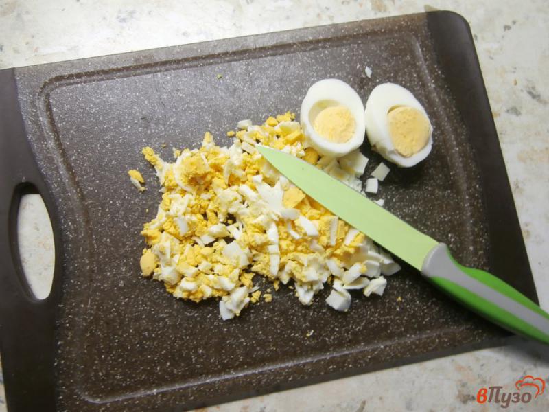Фото приготовление рецепта: Крабовый салат с рисом и кукурузой шаг №2