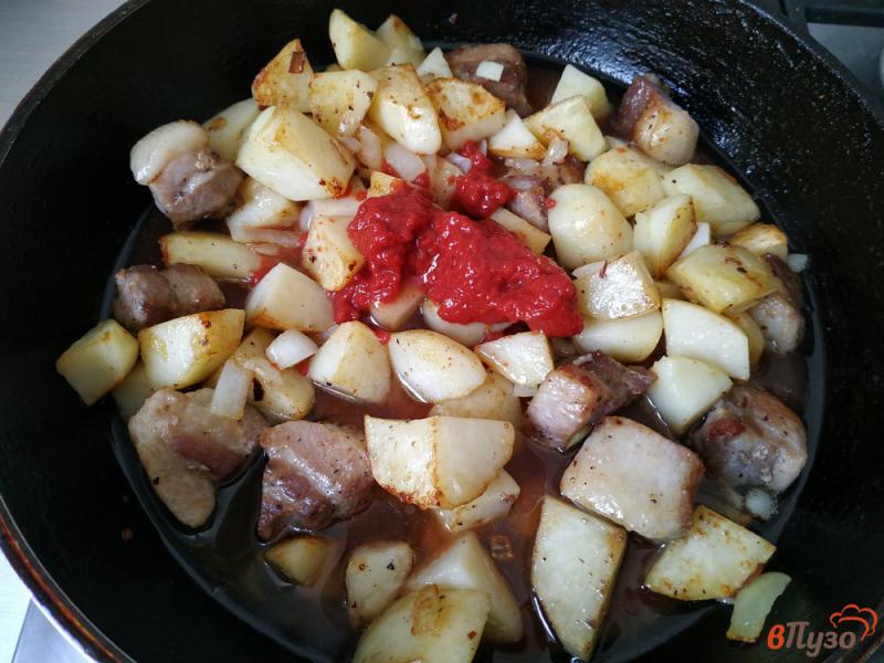 Фото приготовление рецепта: Жаркое из свинины и картофеля шаг №7
