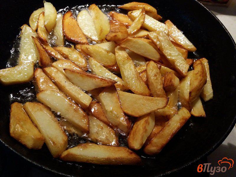 Фото приготовление рецепта: Жаренный пряный картофель шаг №4
