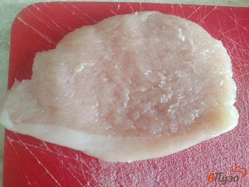 Фото приготовление рецепта: Отбивные из куриного филе с сыром джугас шаг №2