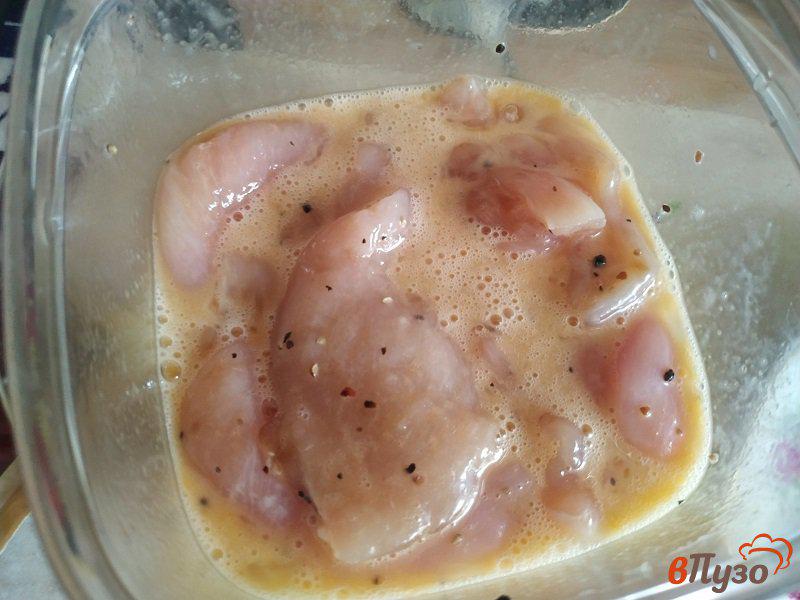 Фото приготовление рецепта: Отбивные из куриного филе с сыром джугас шаг №6