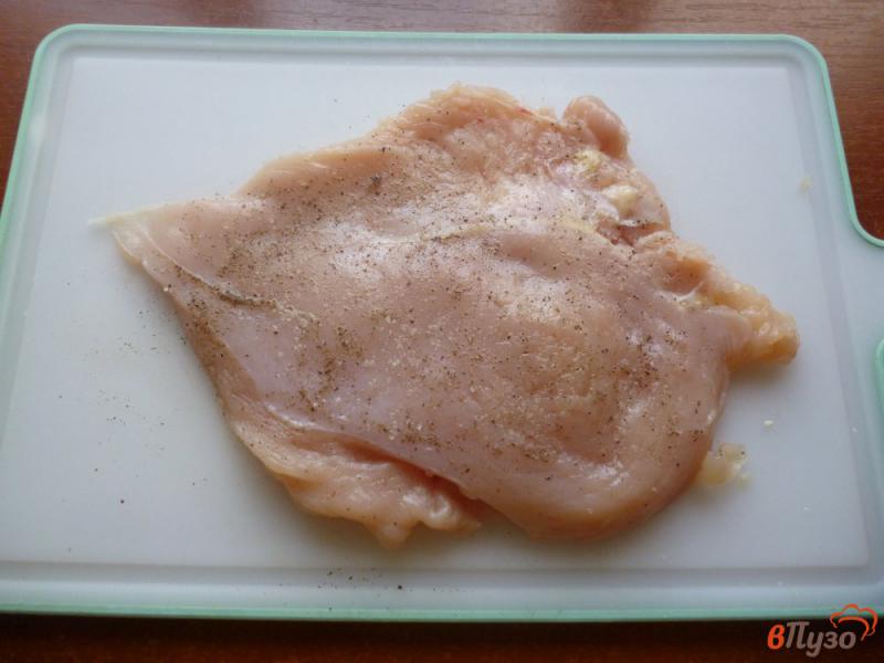 Фото приготовление рецепта: Куриный шницель в кунжутной панировке шаг №2
