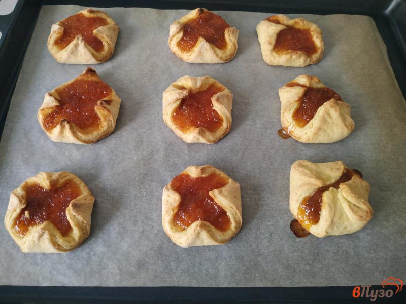 Фото приготовление рецепта: Песочное печенье с абрикосовым вареньем шаг №7