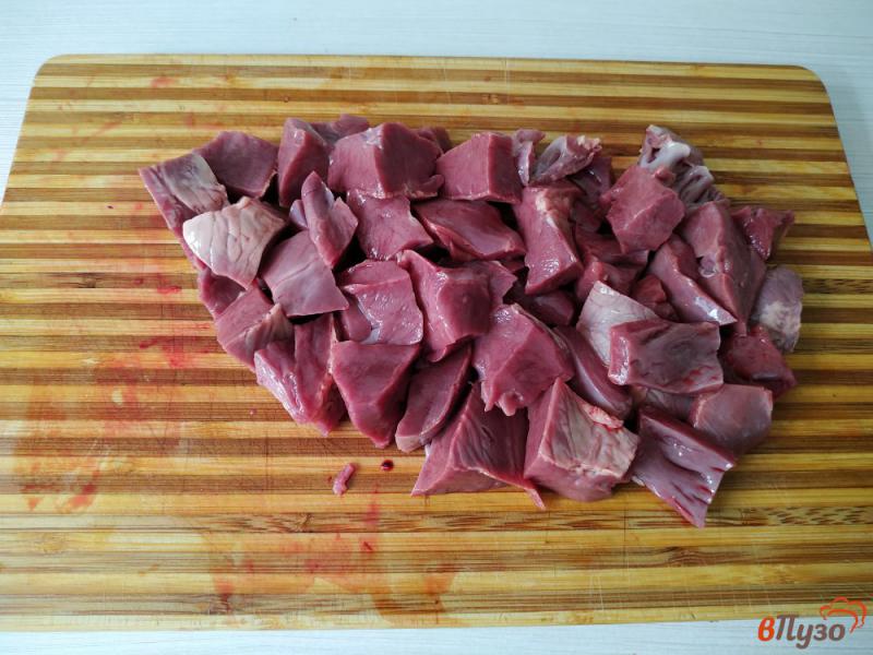 Фото приготовление рецепта: Картофель тушёный со свиным сердцем шаг №2