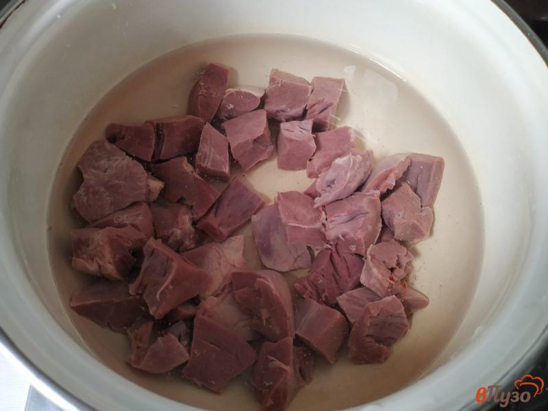 Фото приготовление рецепта: Картофель тушёный со свиным сердцем шаг №3