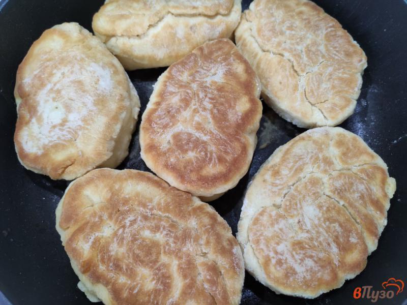 Фото приготовление рецепта: Пирожки с картофельным пюре и сыром шаг №12