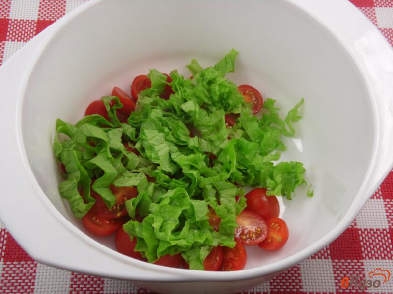 Фото приготовление рецепта: Салат с морепродуктами и овощами шаг №3