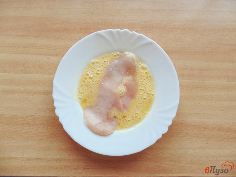 Фото приготовление рецепта: Отбивные из куриного филе в сухарях шаг №2
