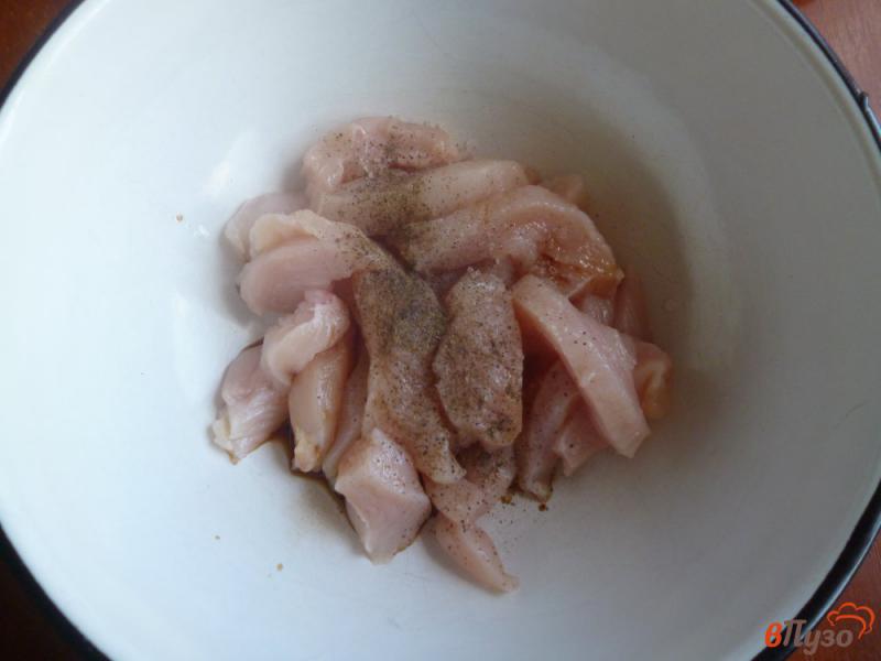 Фото приготовление рецепта: Куриное филе с кунжутом шаг №2