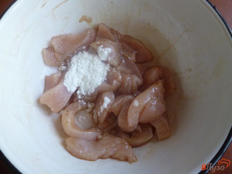 Фото приготовление рецепта: Куриное филе с кунжутом шаг №3