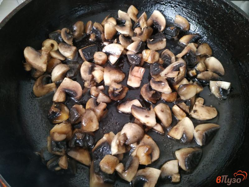 Фото приготовление рецепта: Плов с грибами шаг №2
