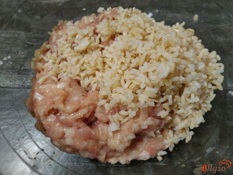 Фото приготовление рецепта: Котлеты куриные с коричневым рисом шаг №4