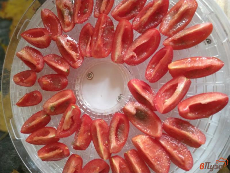 Фото приготовление рецепта: Вяленые томаты шаг №3