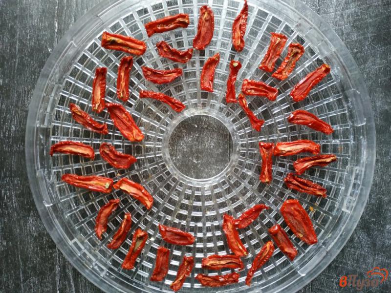 Фото приготовление рецепта: Вяленые томаты шаг №4