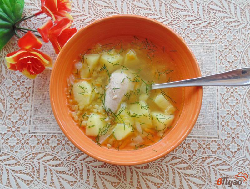 Фото приготовление рецепта: Куриный суп с желтой чечевицей шаг №6