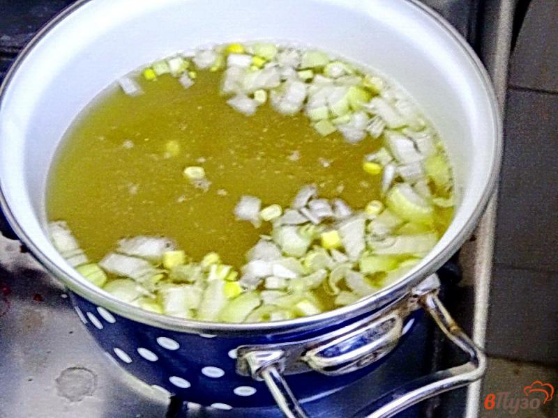 Фото приготовление рецепта: Разгрузочный суп с фасолью и кукурузой шаг №3