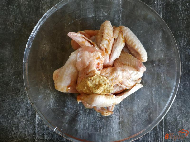 Фото приготовление рецепта: Куриные крылышки в медово-соевом соусе шаг №2