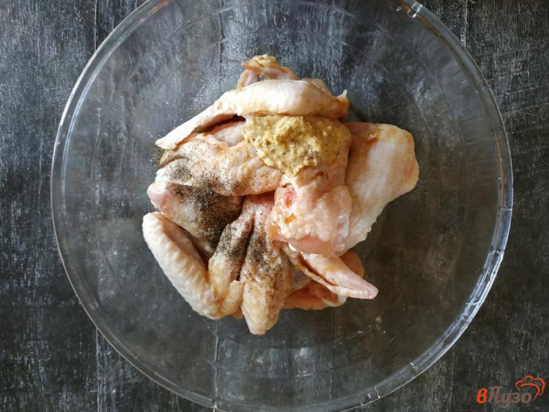 Фото приготовление рецепта: Куриные крылышки в медово-соевом соусе шаг №3