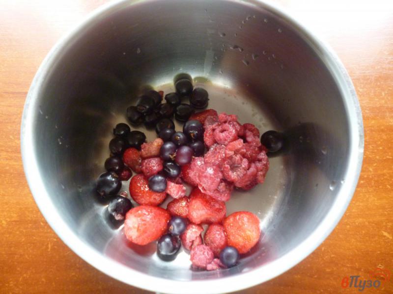Фото приготовление рецепта: Творожный десерт с ягодами шаг №1