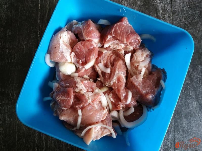 Фото приготовление рецепта: Шашлык из свиной шеи в духовке шаг №4