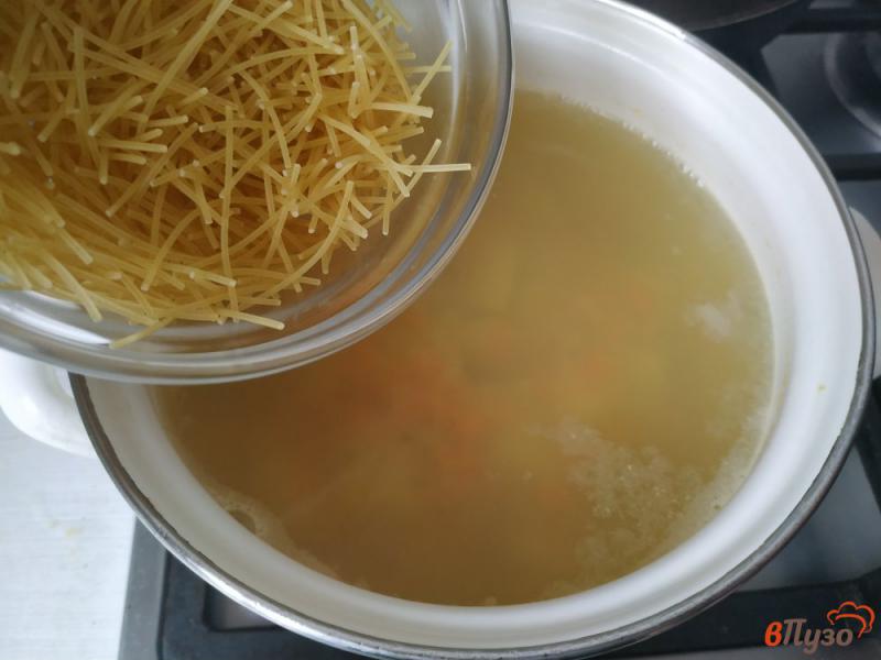 Фото приготовление рецепта: Диетический суп с вермишелью шаг №4