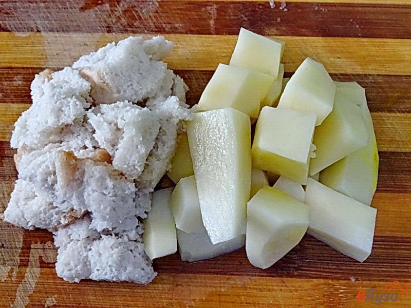 Фото приготовление рецепта: Котлеты из пангасиуса с картофелем шаг №1