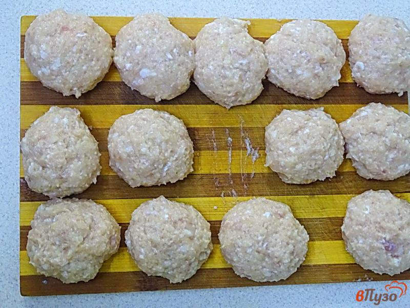 Фото приготовление рецепта: Котлеты из пангасиуса с картофелем шаг №4