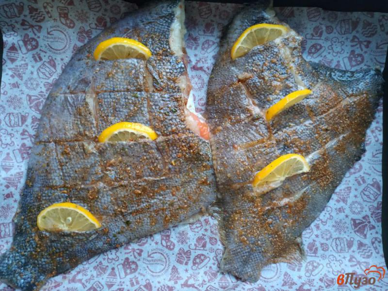 Фото приготовление рецепта: Камбала запеченная с лимоном шаг №4