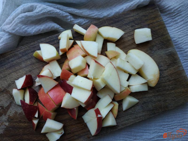 Фото приготовление рецепта: Яблочный крамбл шаг №4