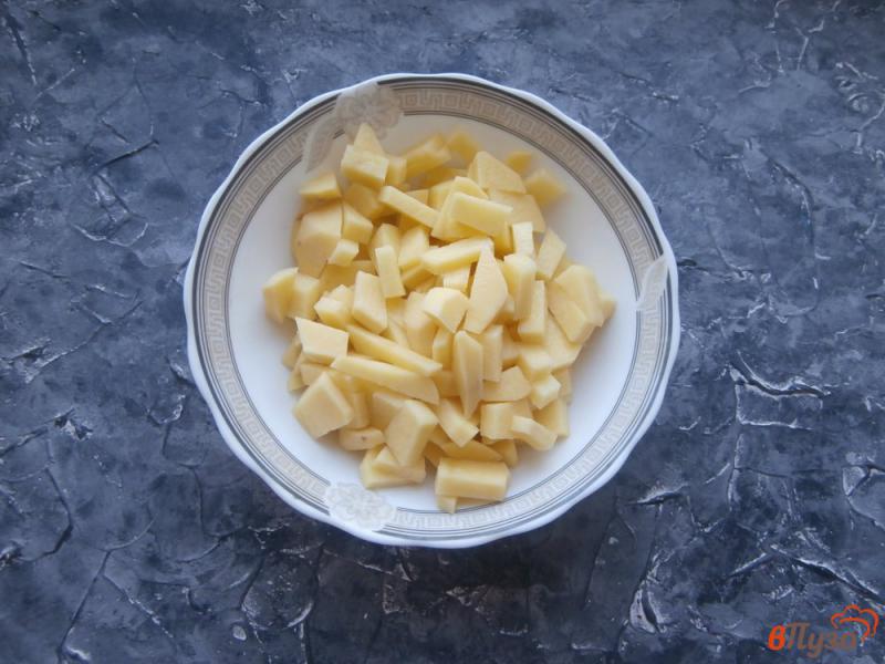 Фото приготовление рецепта: Куриный суп с плавленым сыром и вермишелью шаг №1