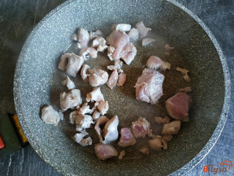 Фото приготовление рецепта: Рис со свининой и помидорами черри шаг №1