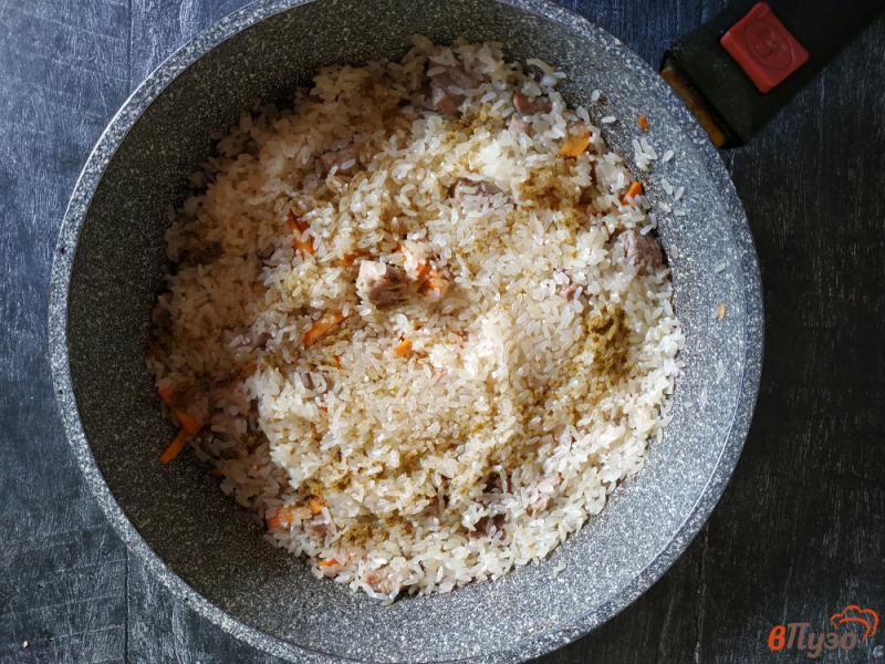 Фото приготовление рецепта: Рис со свининой и помидорами черри шаг №3