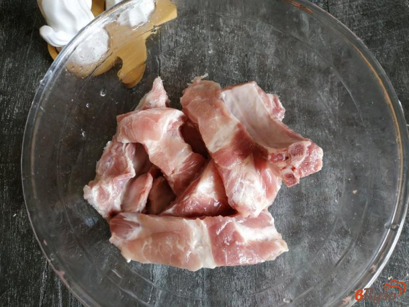 Фото приготовление рецепта: Свиные ребрышки в духовке шаг №2
