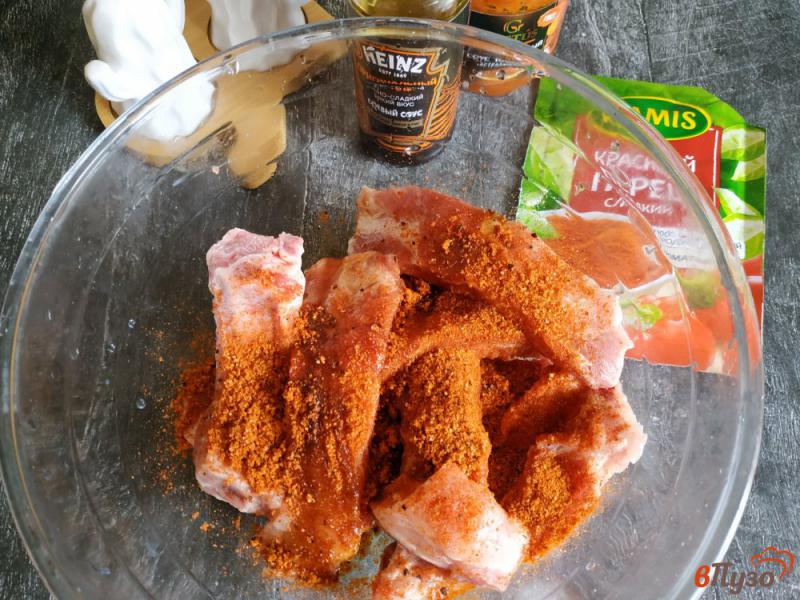Фото приготовление рецепта: Свиные ребрышки в духовке шаг №3